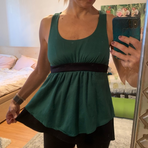 F21 - Green sleeveless top with Navy outlining - size Small - Picture 1 of 8